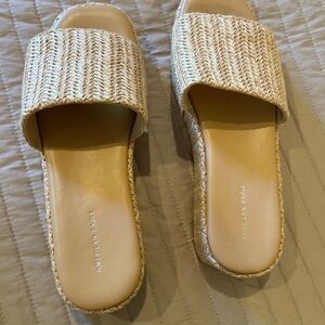 American Eagle Outfitters Cream Platform Sandle (new with-out tags never worn)